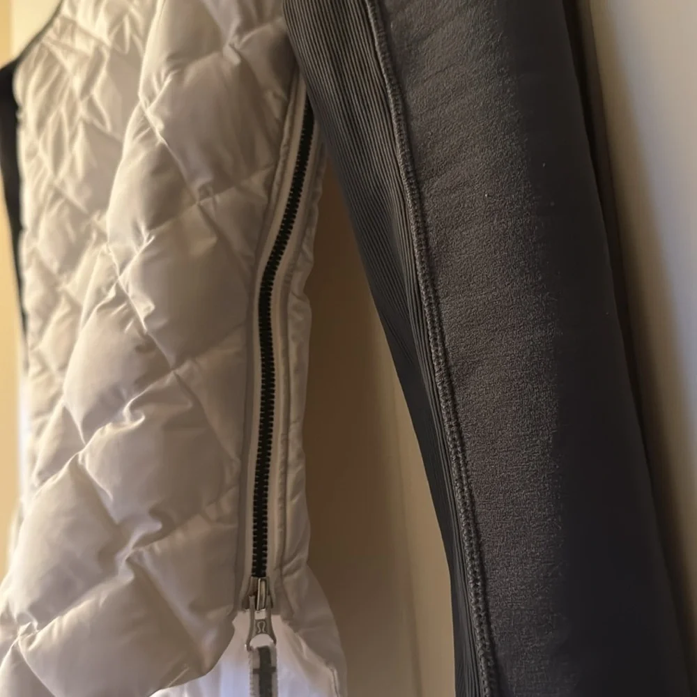 Lululemon Fluff Off Crew in White/Soot Light Size 4 - Picture 3 of 6